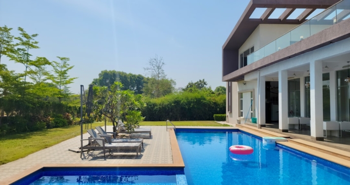 swimming pool clubs near me